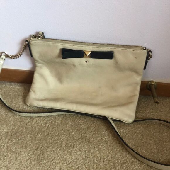 Kate Spade cream purse with a black bow - Picture 1 of 12